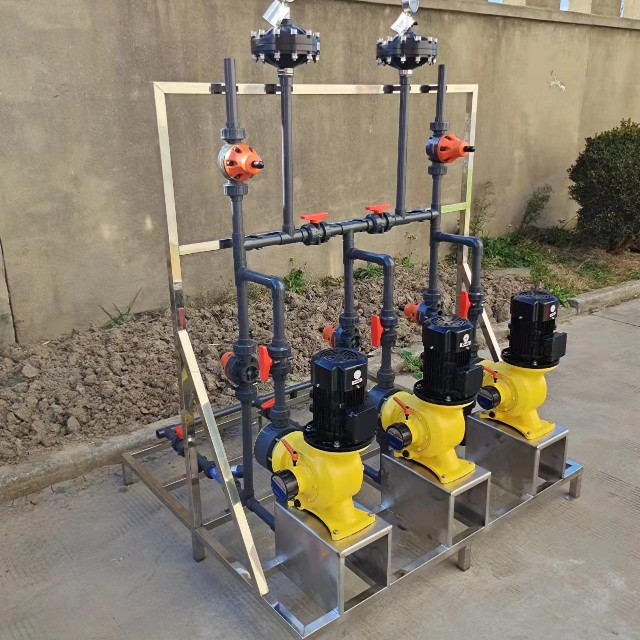 Dávkové zariadenie s dvoma v jednom pre kyselinu a alkali